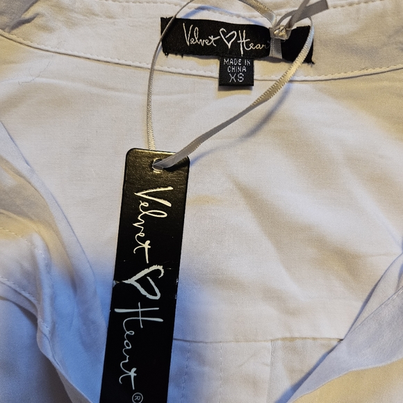 VELVET HEART Riley Button down Top - Picture 5 of 5